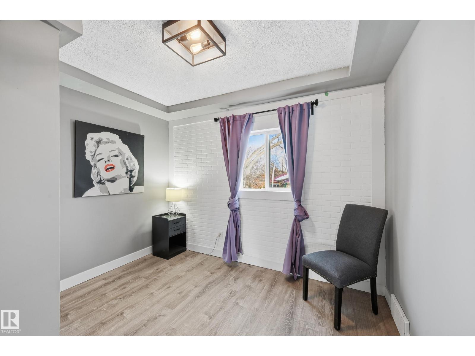 10656 93 ST NW - 22