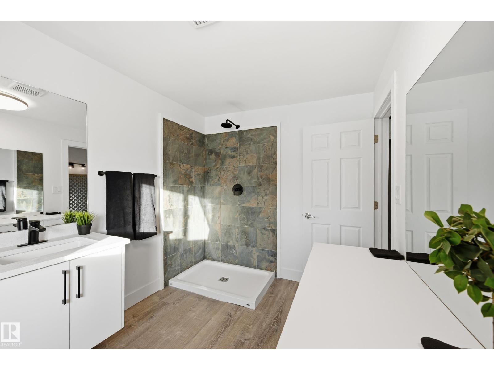 10656 93 ST NW - 26