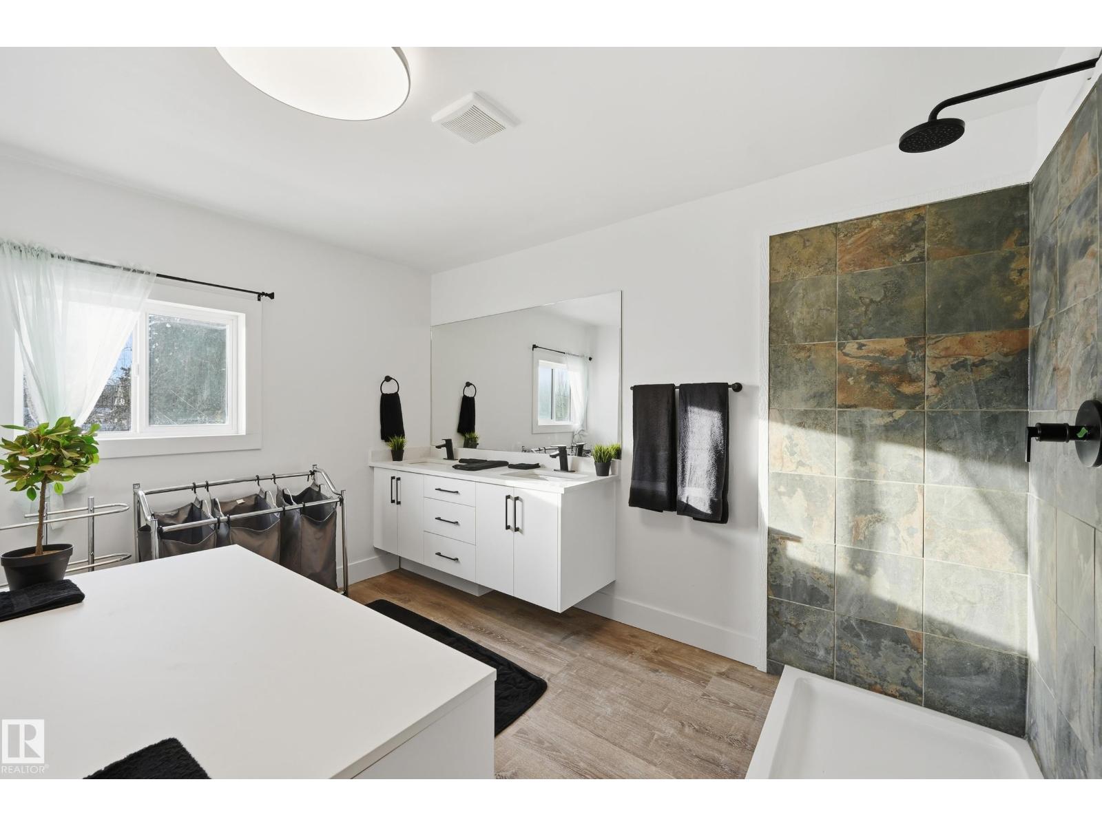 10656 93 ST NW - 28