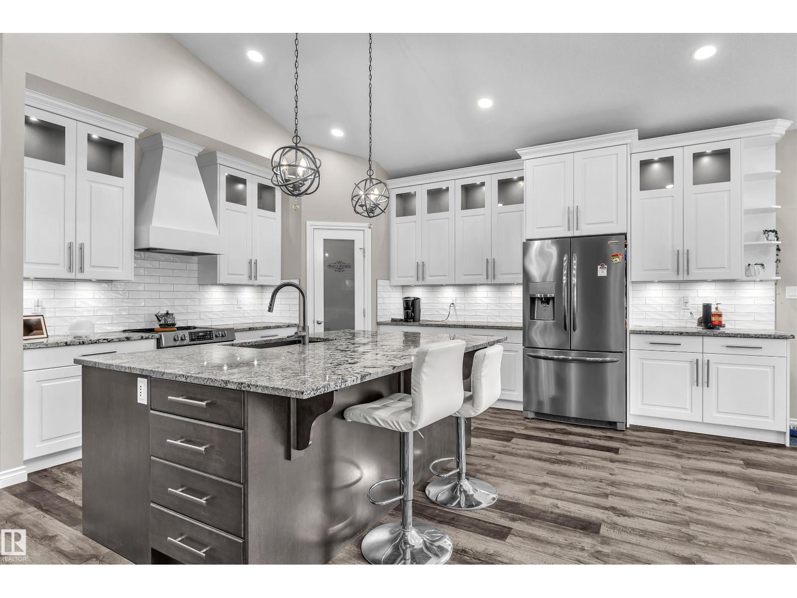 5052 Lakeshore DR - 25