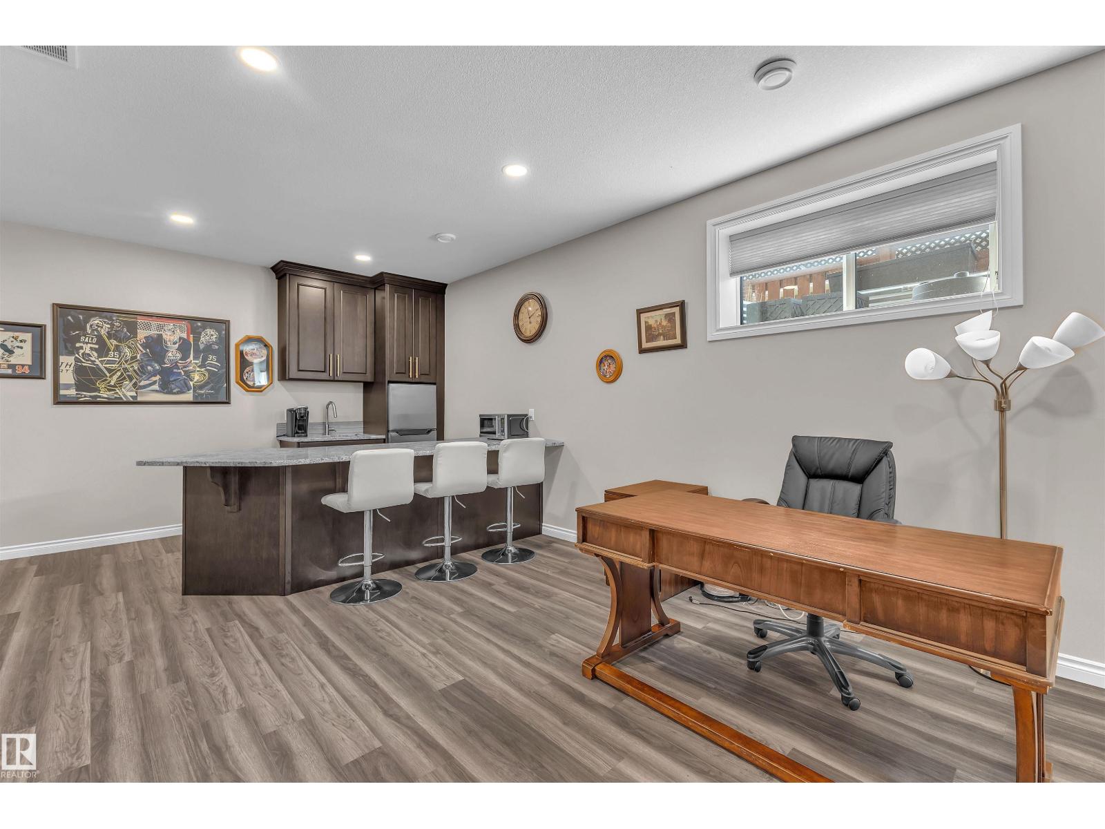 5052 Lakeshore DR - 50