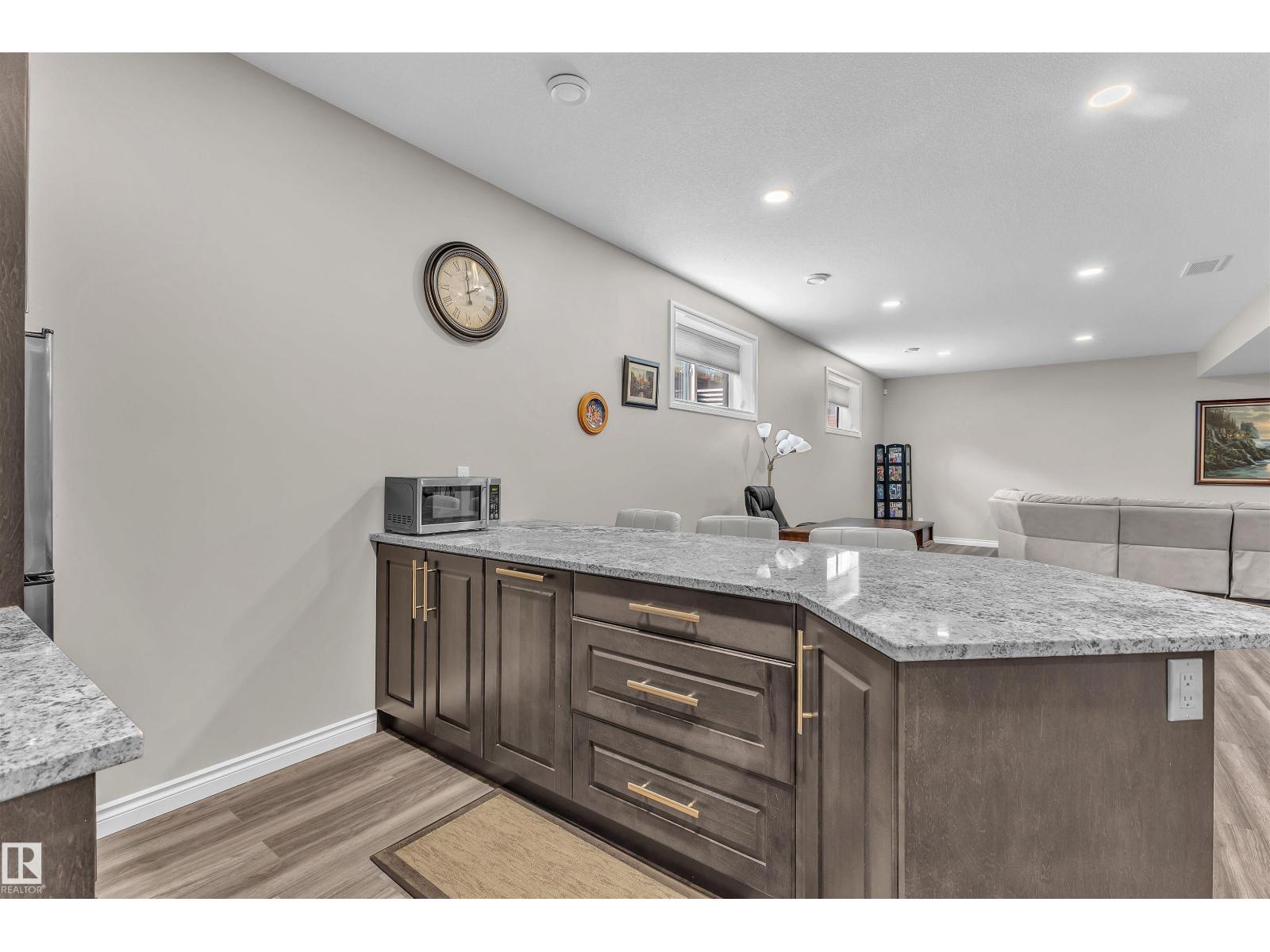 5052 Lakeshore DR - 52