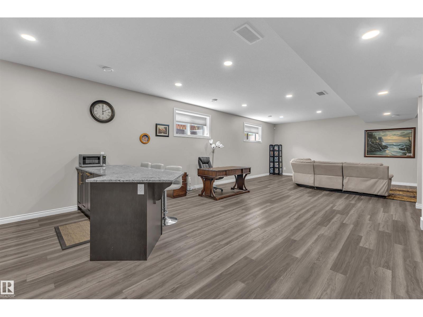 5052 Lakeshore DR - 53