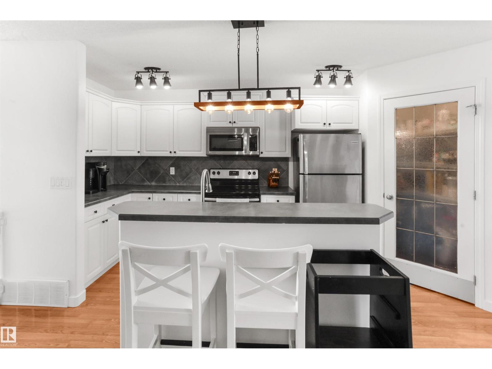 679 KANANASKIS DR — photo 17