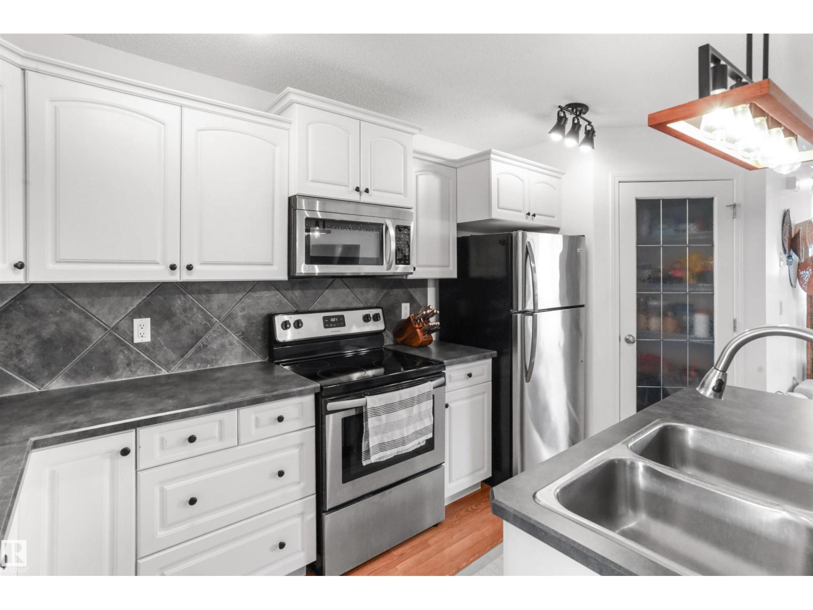 679 KANANASKIS DR — photo 18