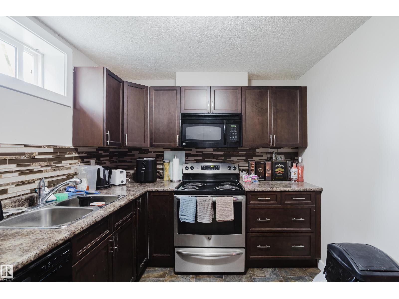11916 152A AV NW - 45
