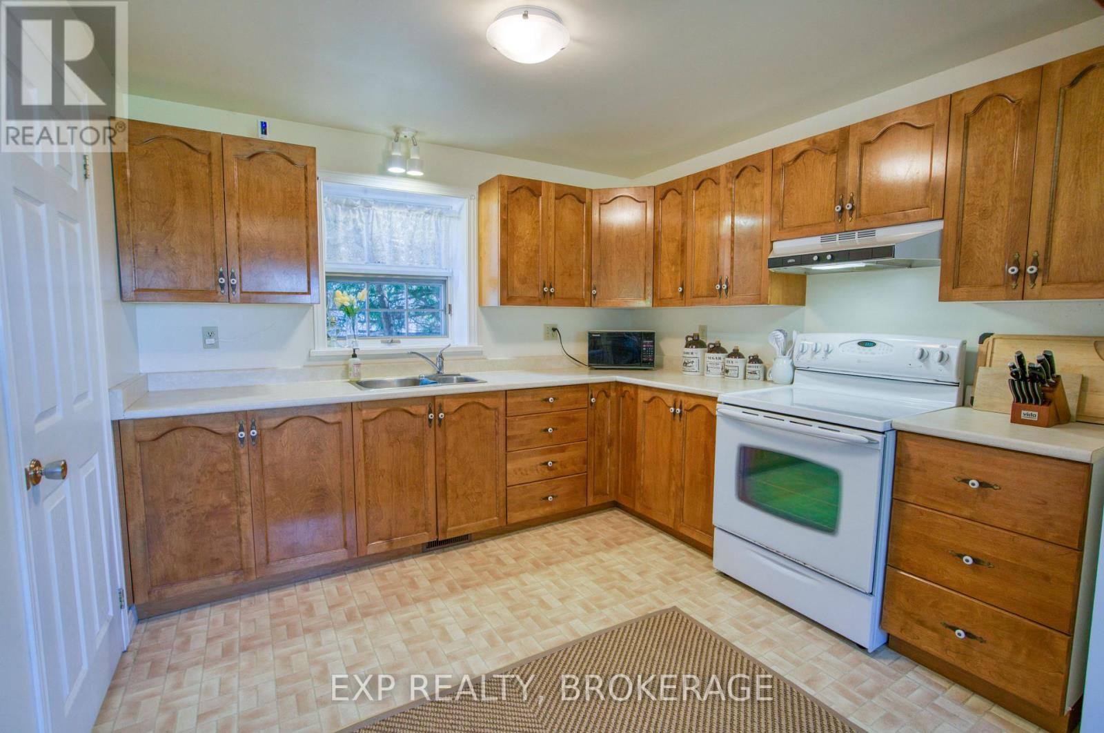 2740 BOLINGBROKE ROAD - 9