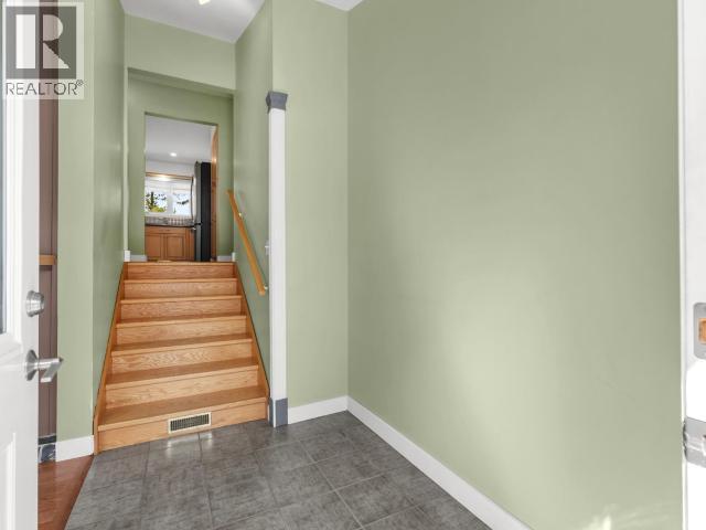 9 BOSWELL CRESCENT, Whitehorse — photo 2