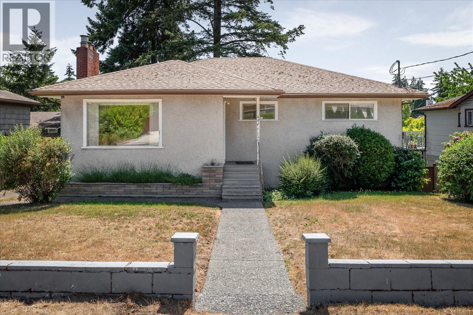 421 Juniper St - 1