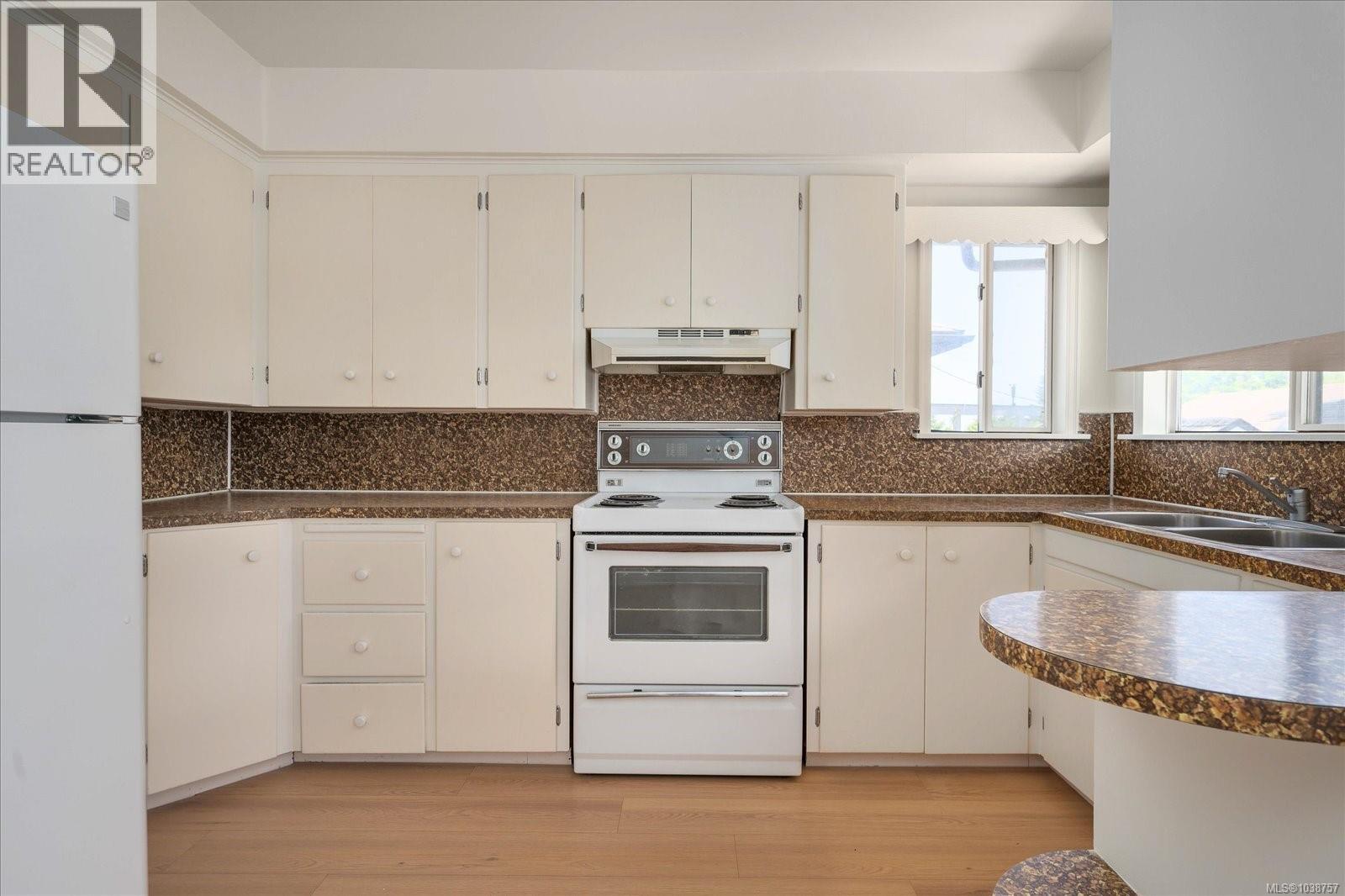 421 Juniper St - 10