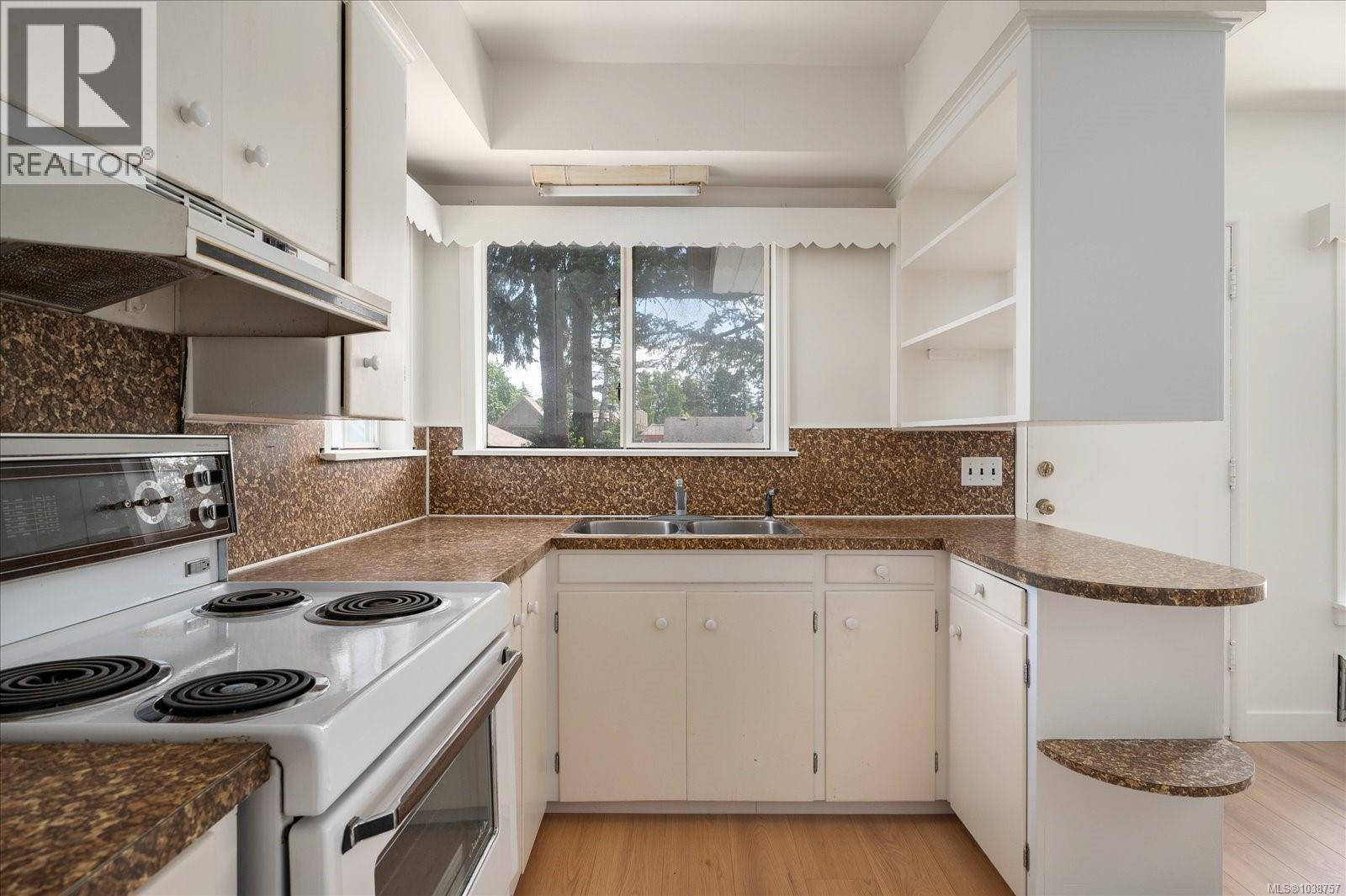 421 Juniper St - 11