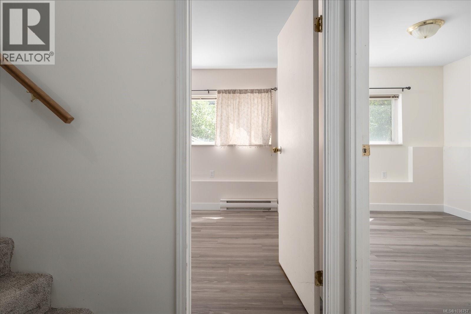 421 Juniper St - 23