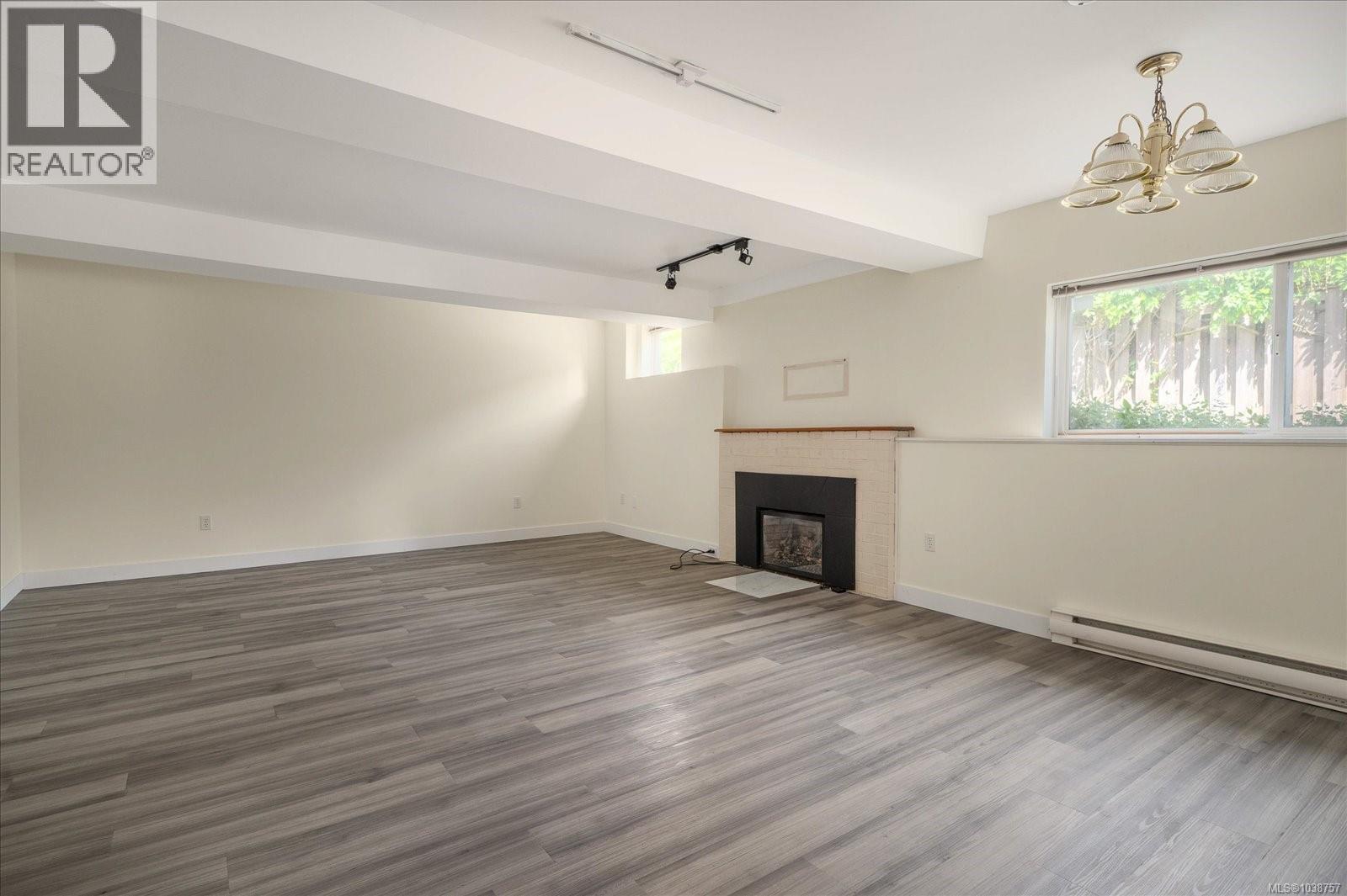 421 Juniper St - 32