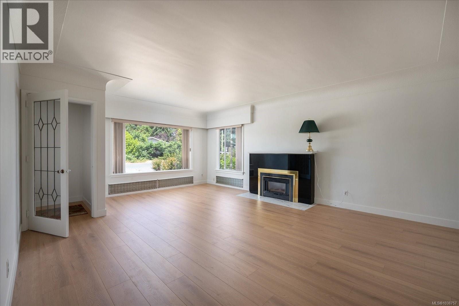 421 Juniper St - 4
