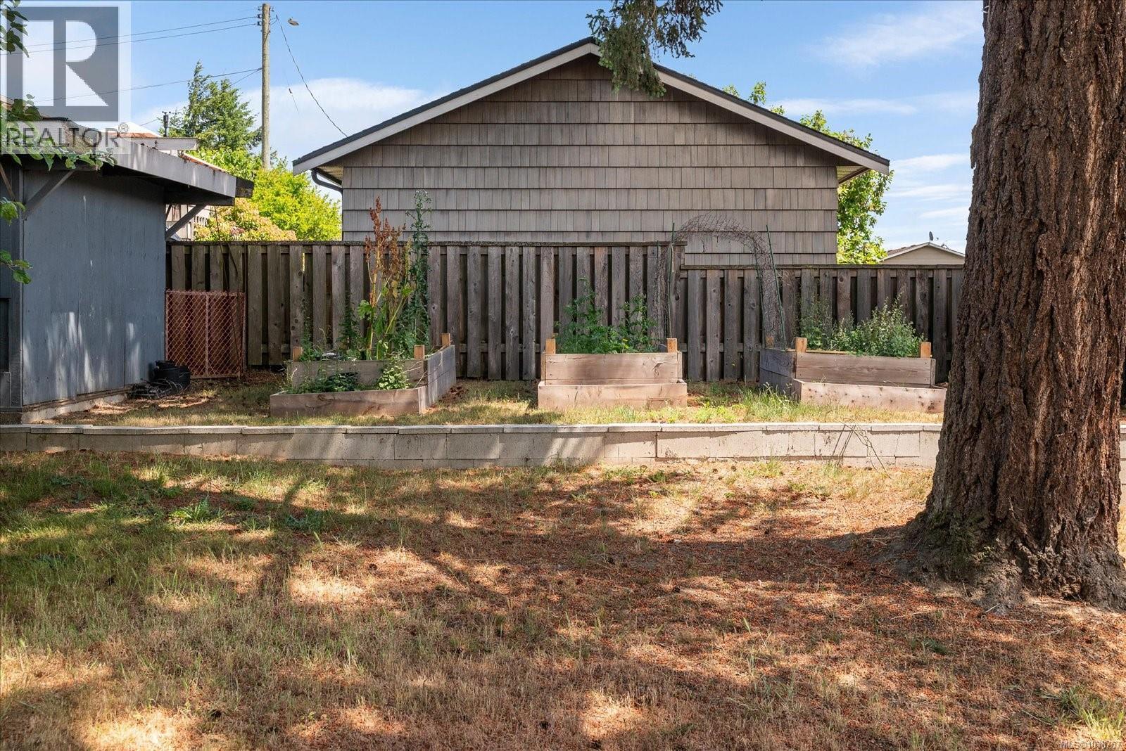 421 Juniper St - 40
