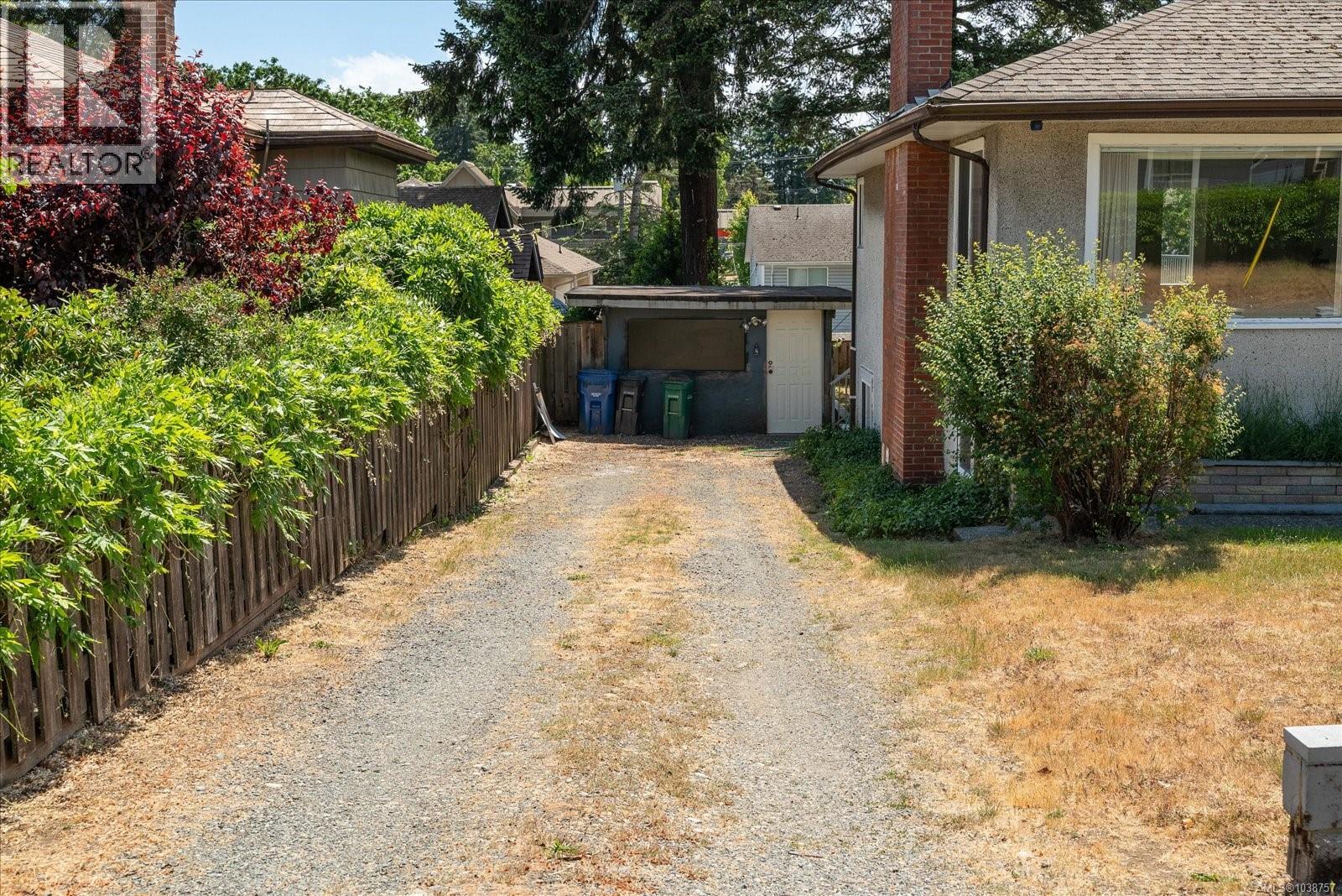 421 Juniper St - 43