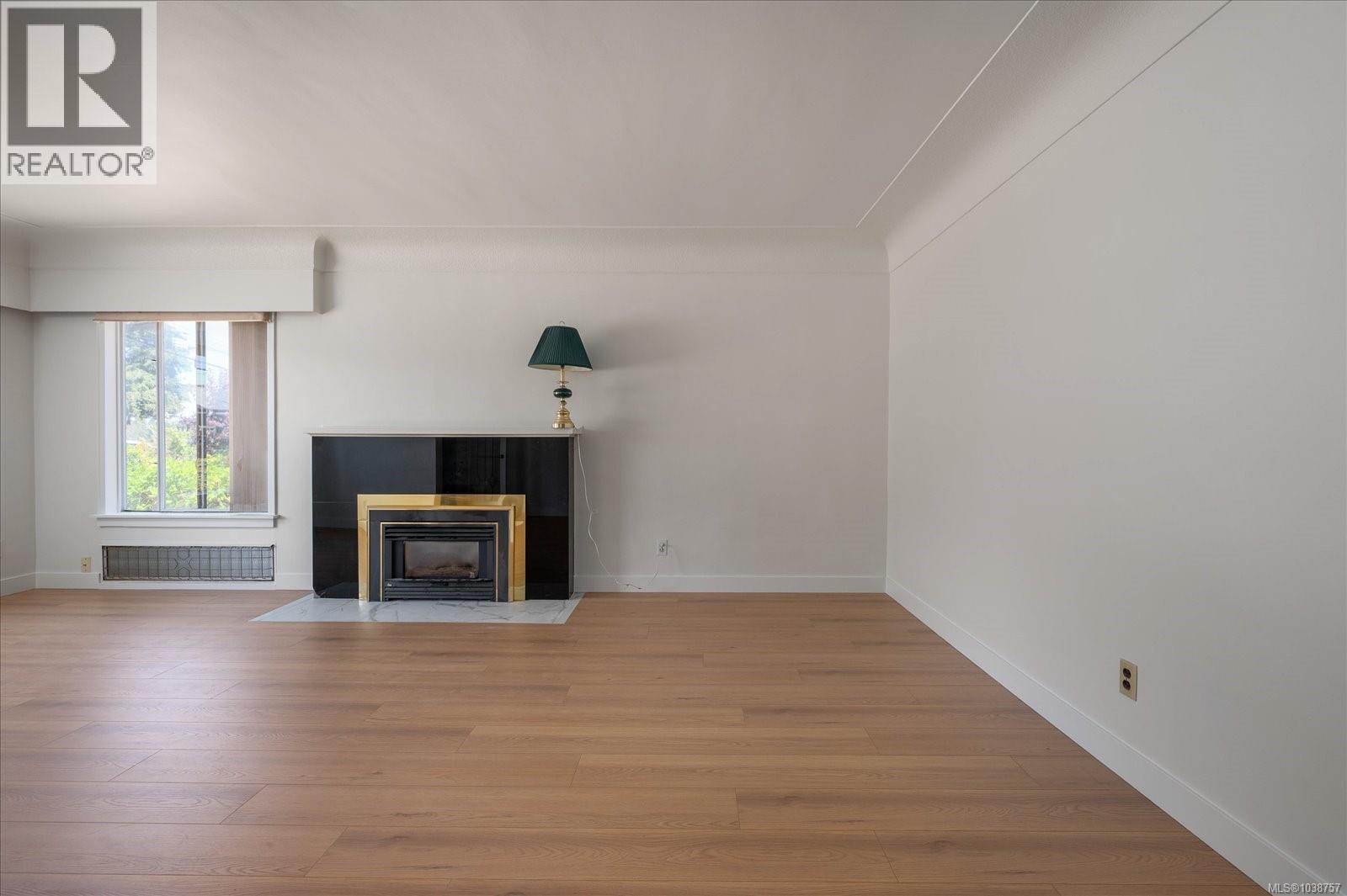 421 Juniper St - 5