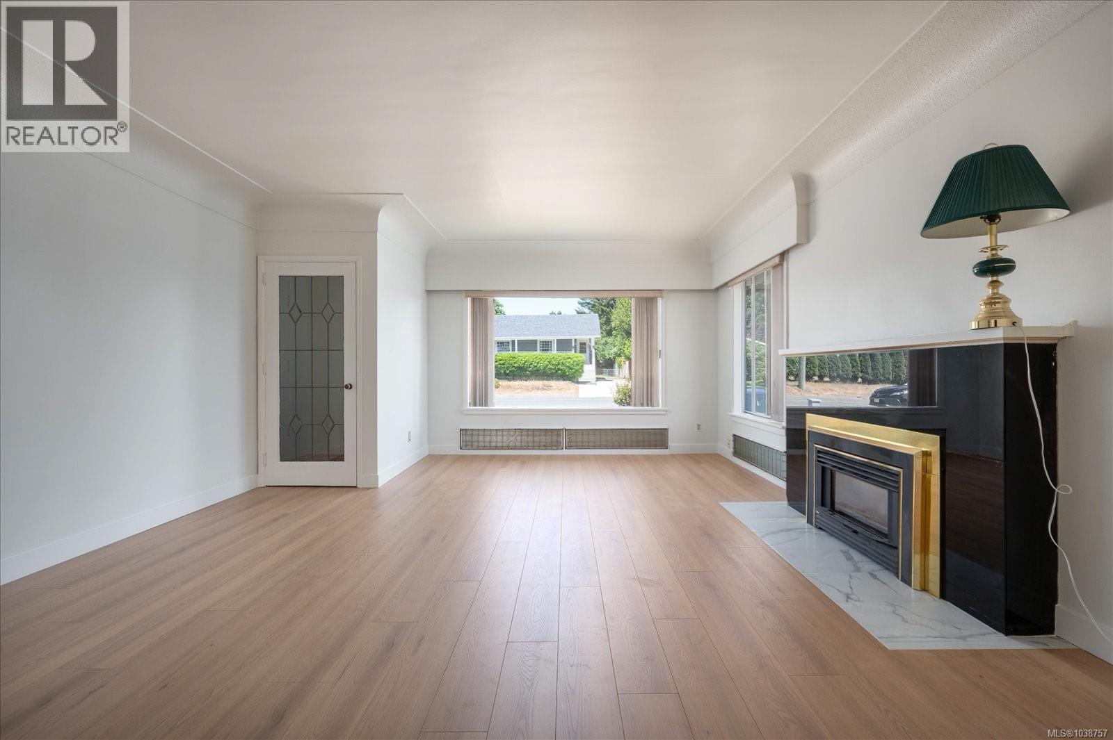 421 Juniper St - 6