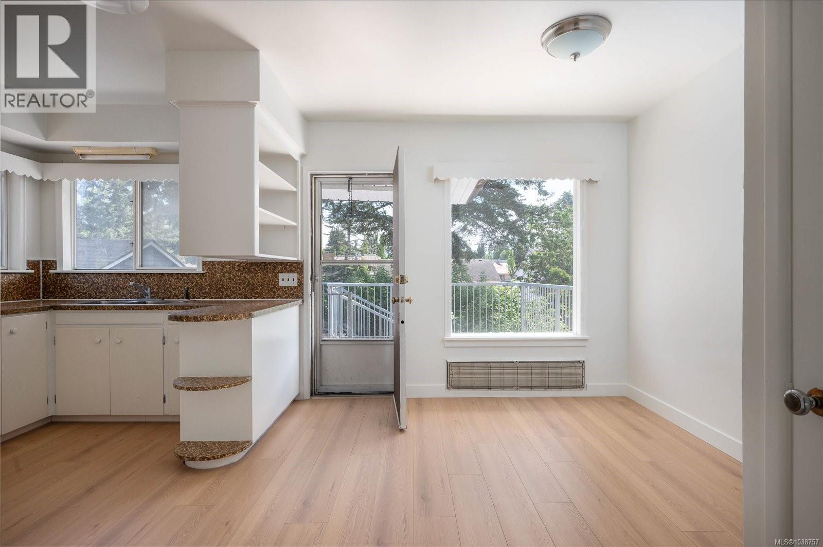 421 Juniper St - 8