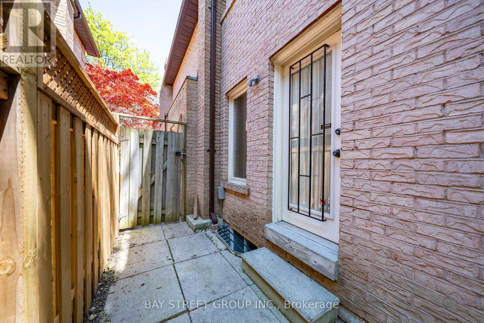 11 RIDERWOOD DRIVE - 17