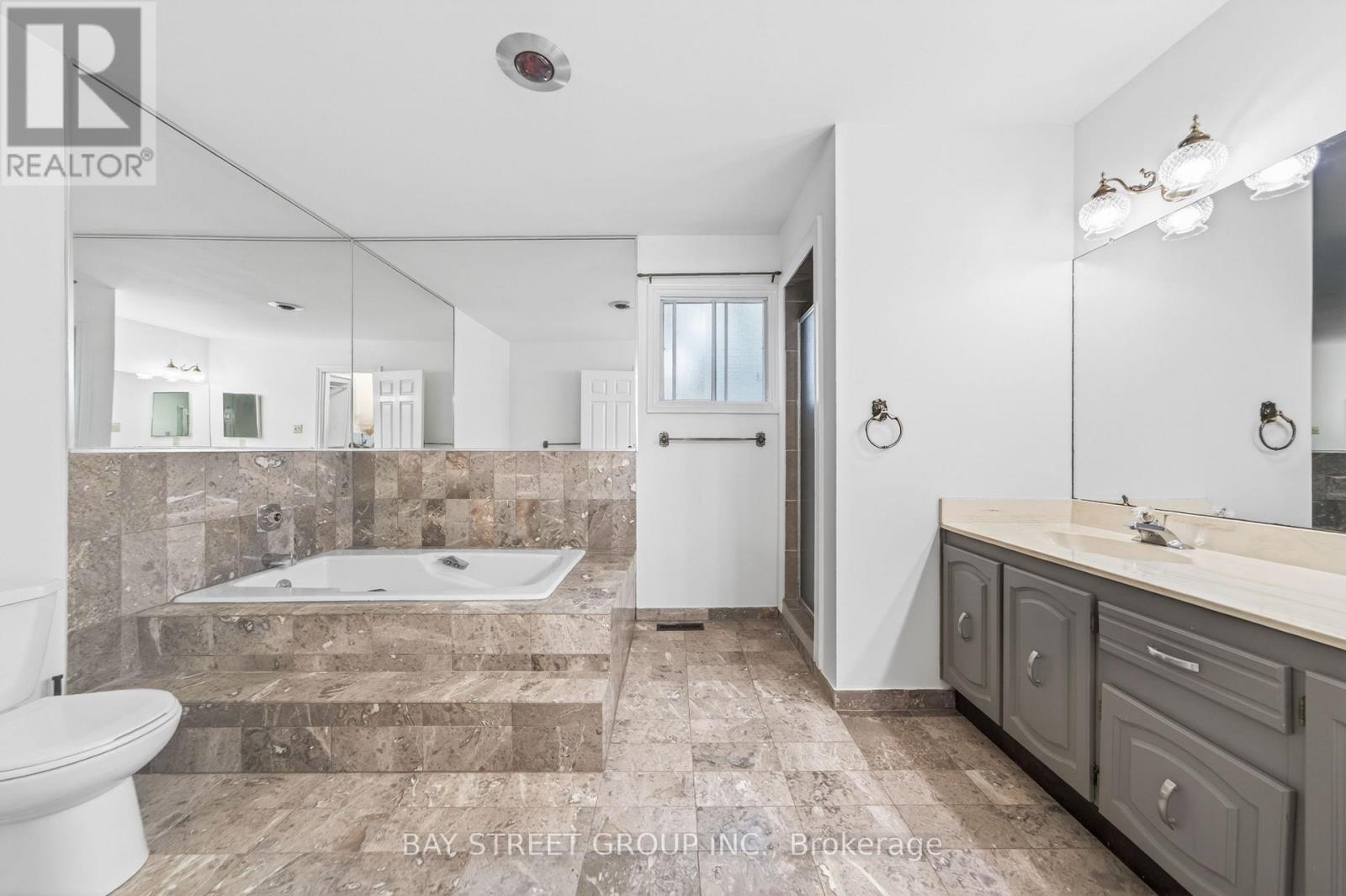 11 RIDERWOOD DRIVE - 24