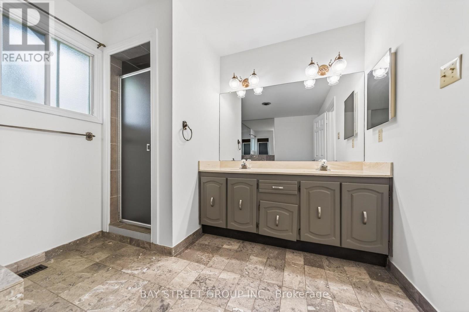 11 RIDERWOOD DRIVE - 25
