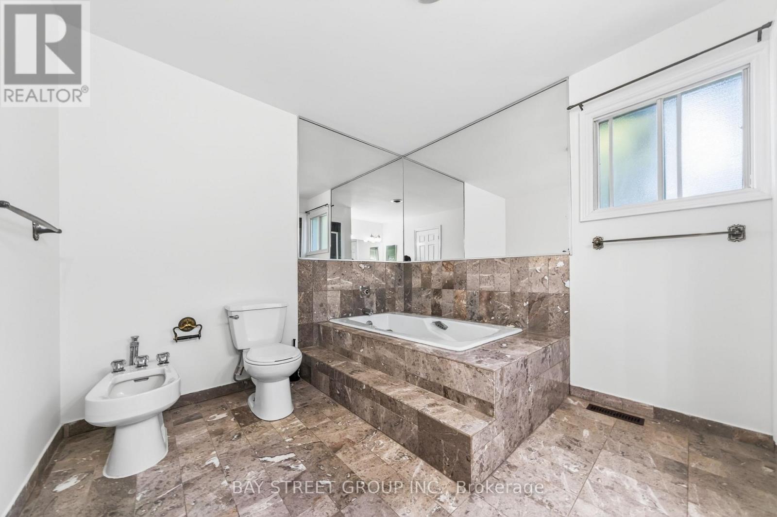 11 RIDERWOOD DRIVE - 26