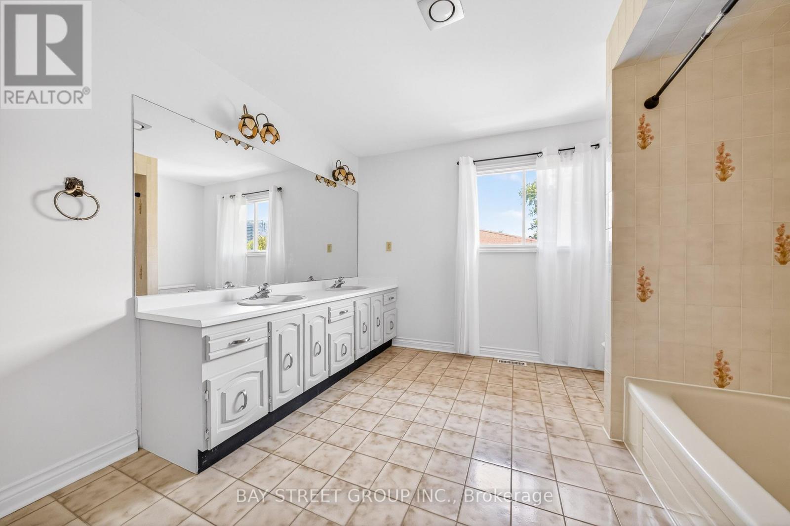11 RIDERWOOD DRIVE - 32