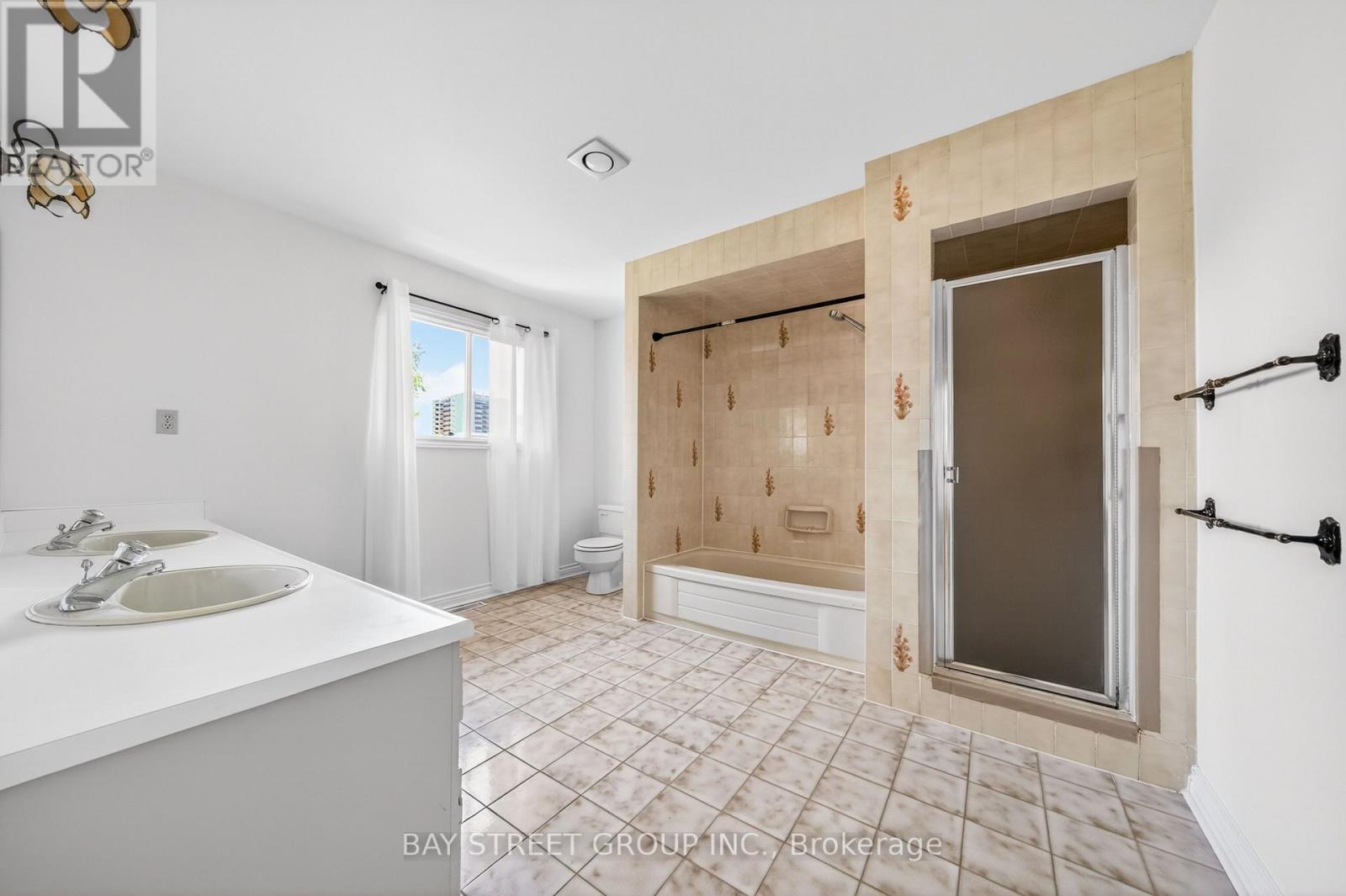 11 RIDERWOOD DRIVE - 33