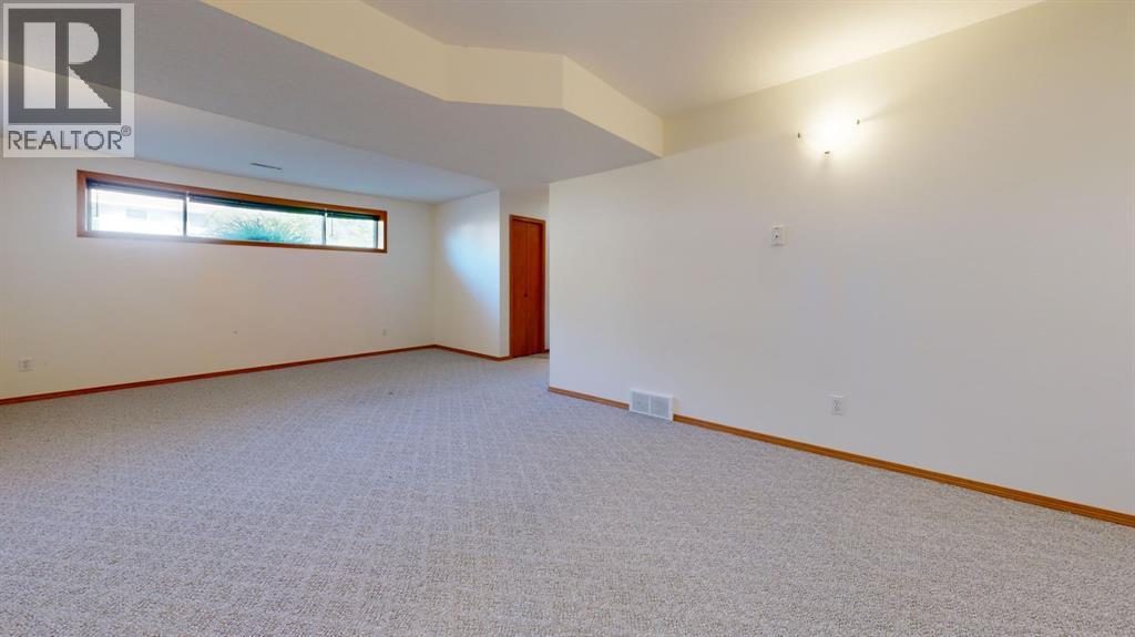 53 Collins Crescent SE - 10
