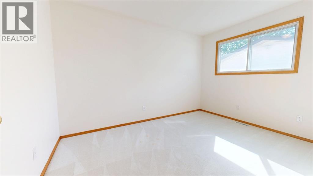 53 Collins Crescent SE - 13