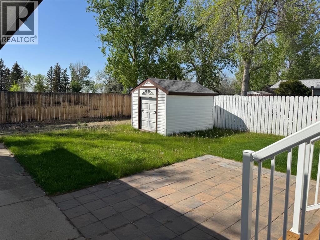 53 Collins Crescent SE - 17