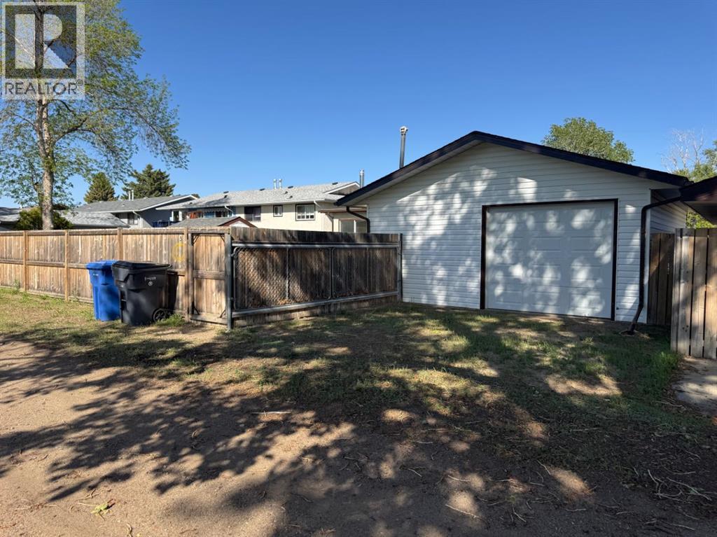 53 Collins Crescent SE - 21