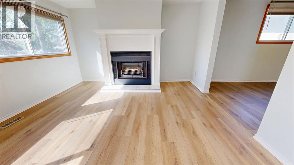 53 Collins Crescent SE - 4