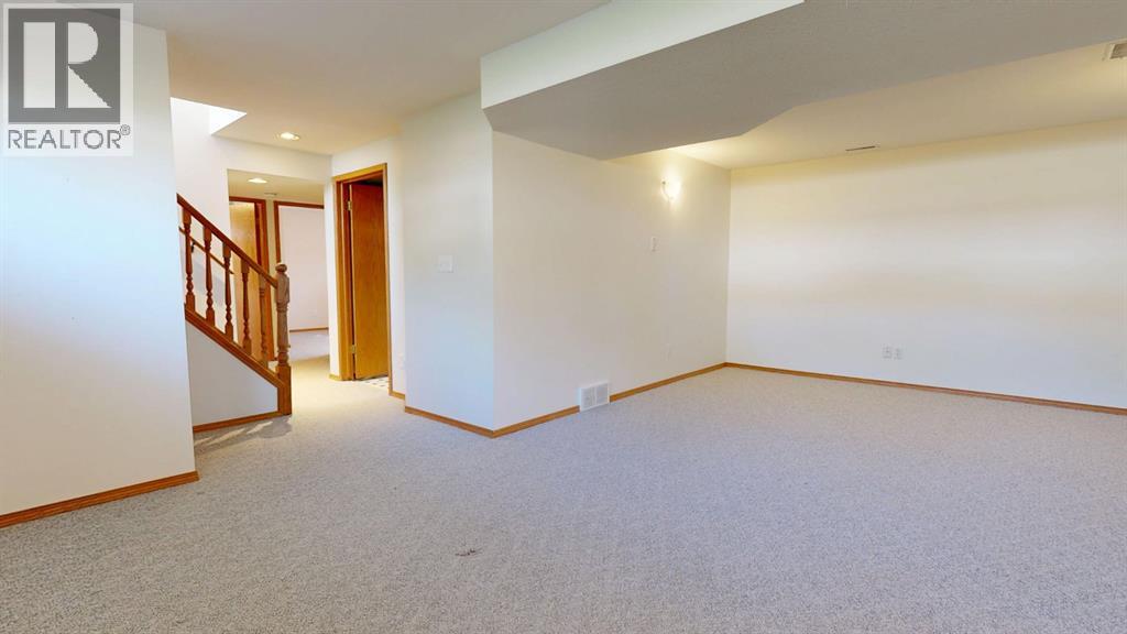 53 Collins Crescent SE - 9
