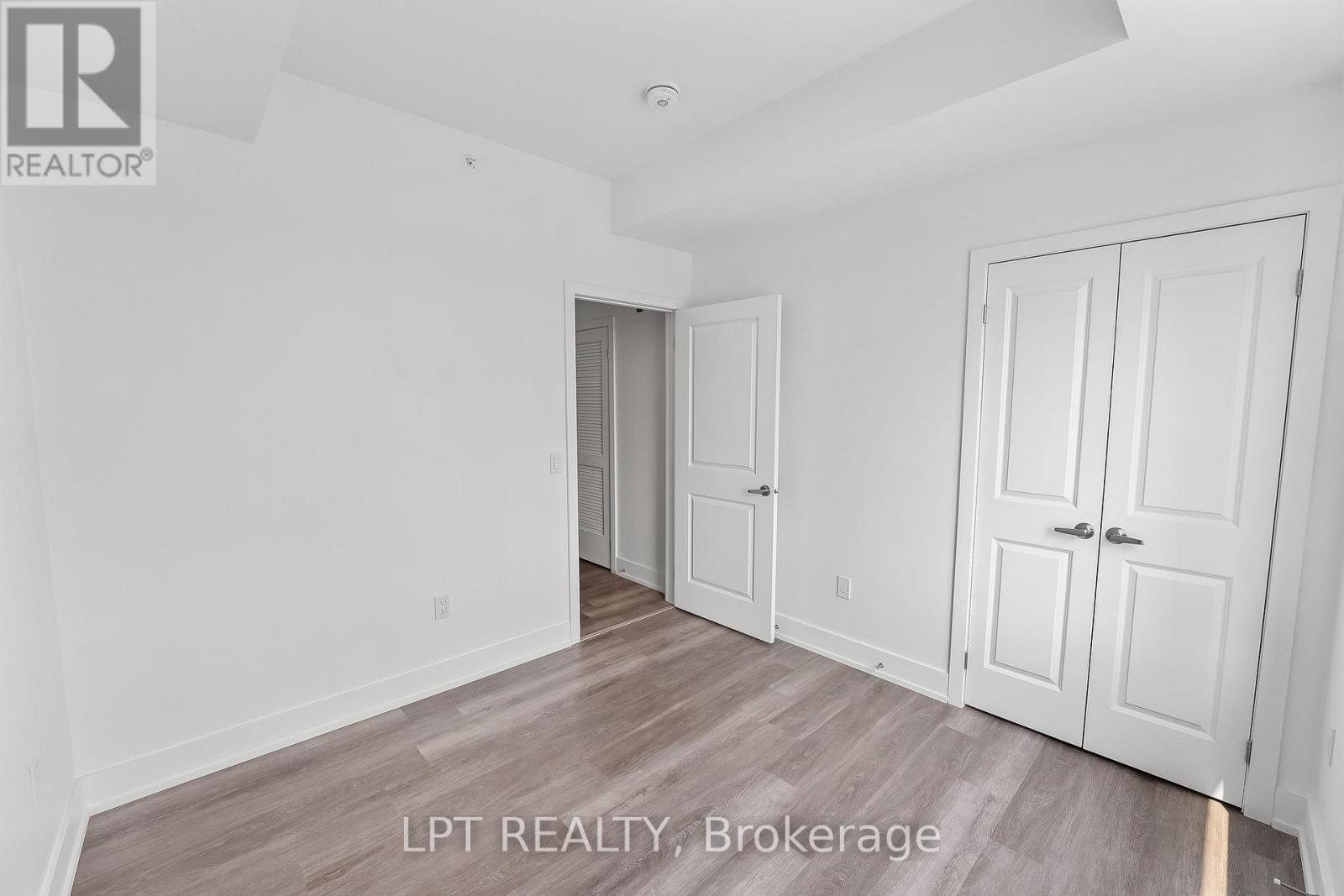 #402 19B WEST STREET N - 28