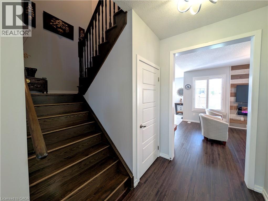 37 MULL Avenue - 23