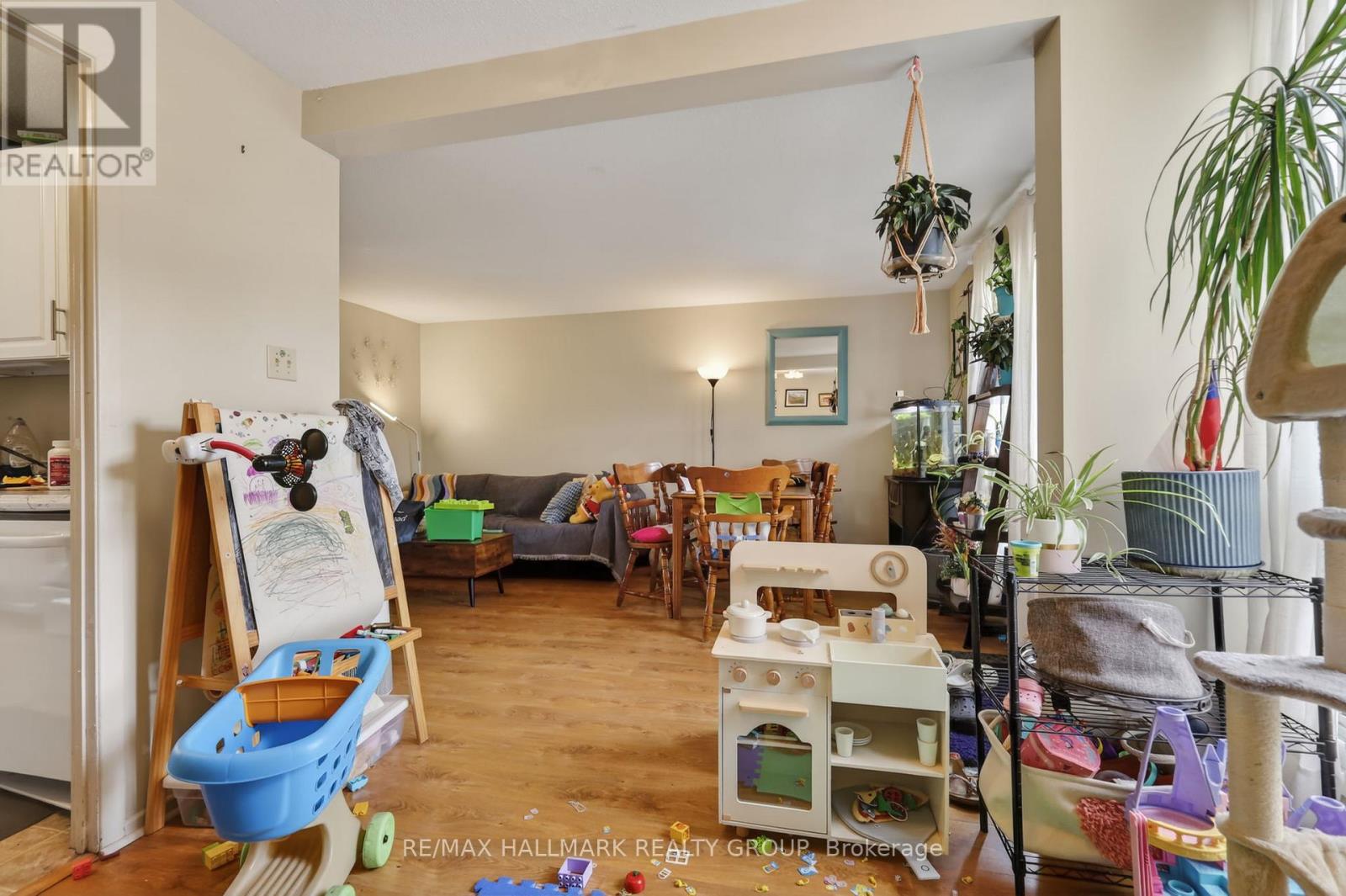 52 THISTLEDOWN COURT - 12
