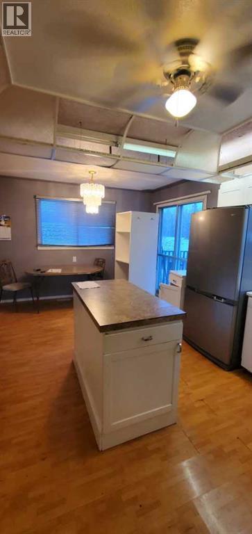 5011, 53 Street - 8