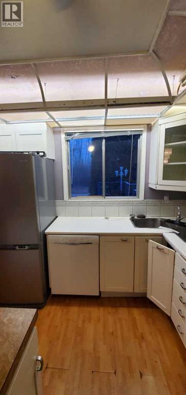 5011, 53 Street - 27