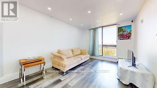 #806 4673 JANE STREET - 5