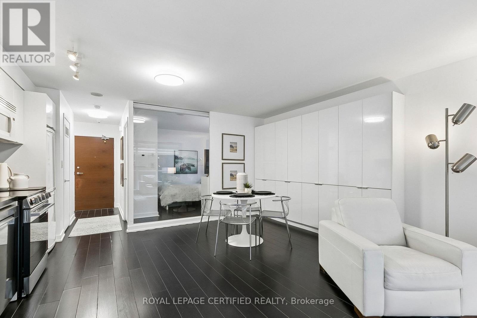 #227 10 CAPREOL COURT - 15
