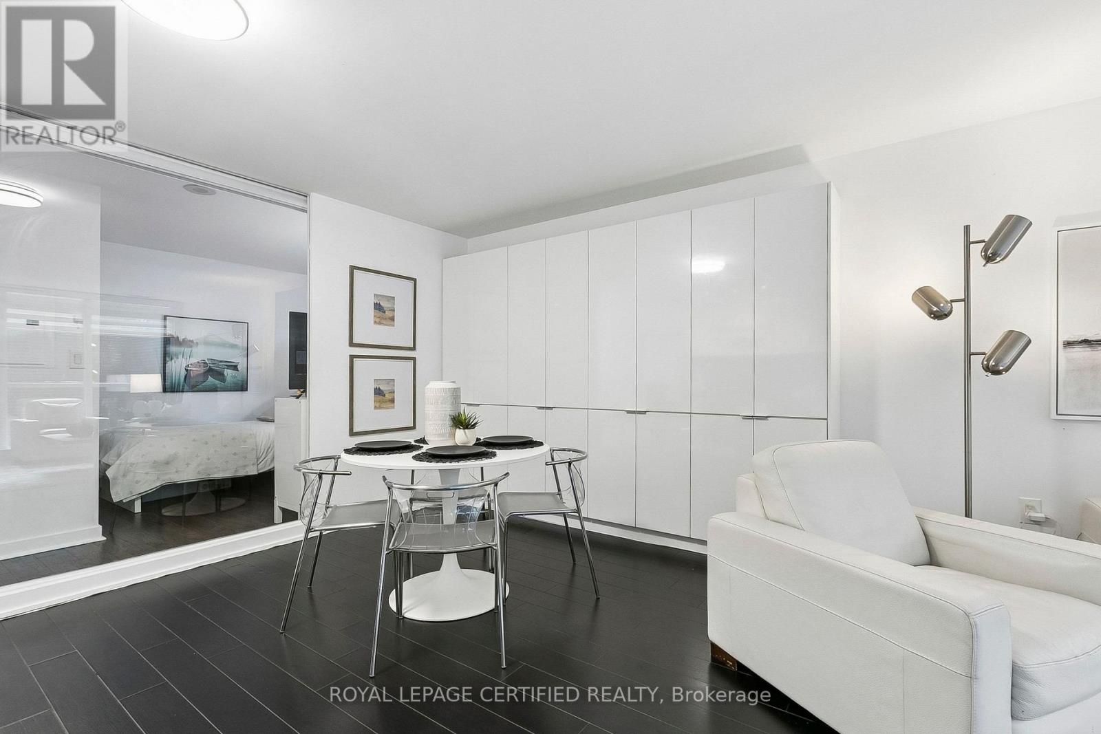 #227 10 CAPREOL COURT - 16