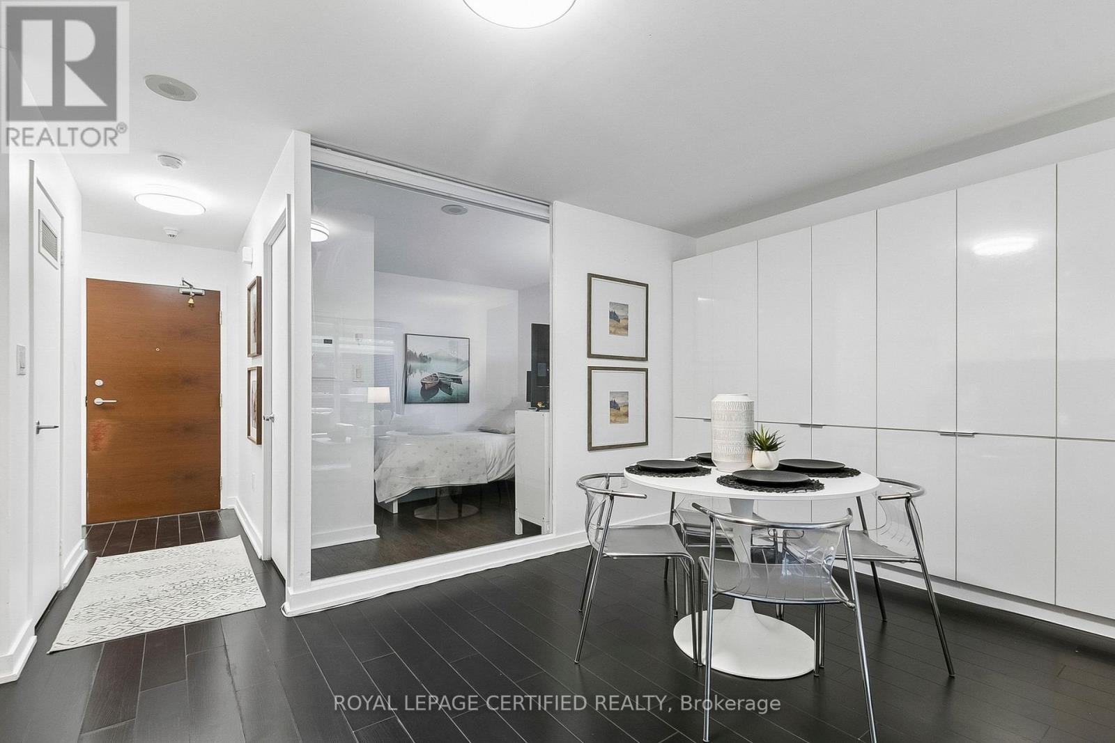 #227 10 CAPREOL COURT - 17