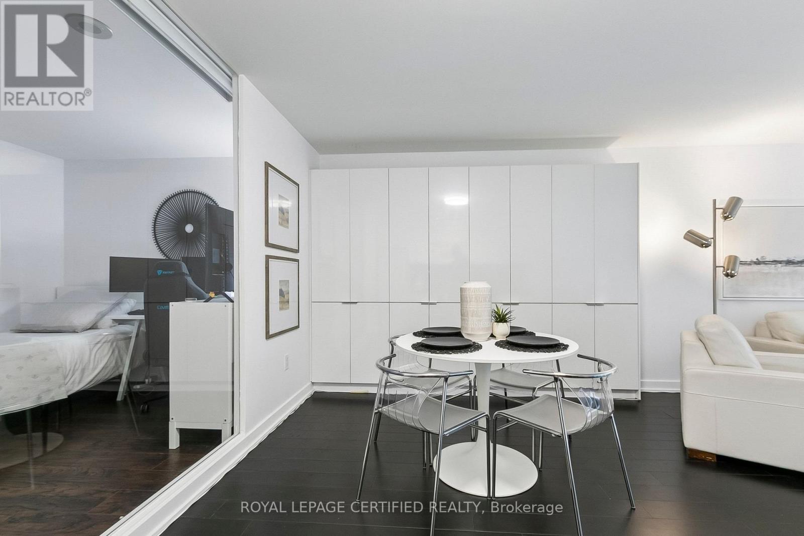 #227 10 CAPREOL COURT - 18