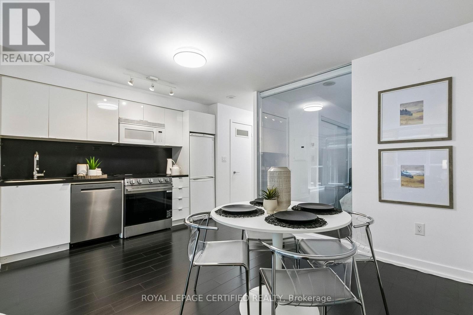 #227 10 CAPREOL COURT - 20