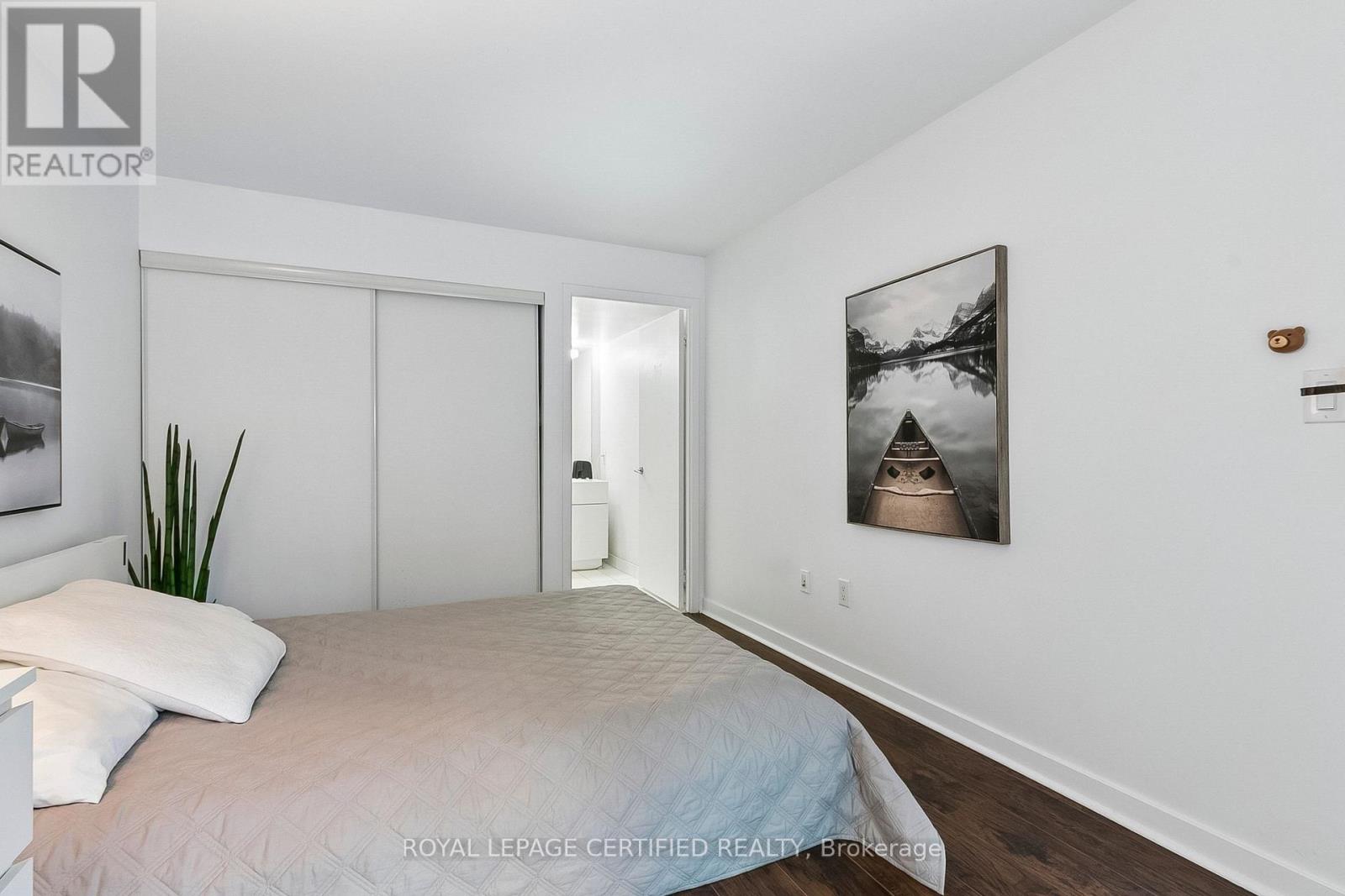 #227 10 CAPREOL COURT - 32