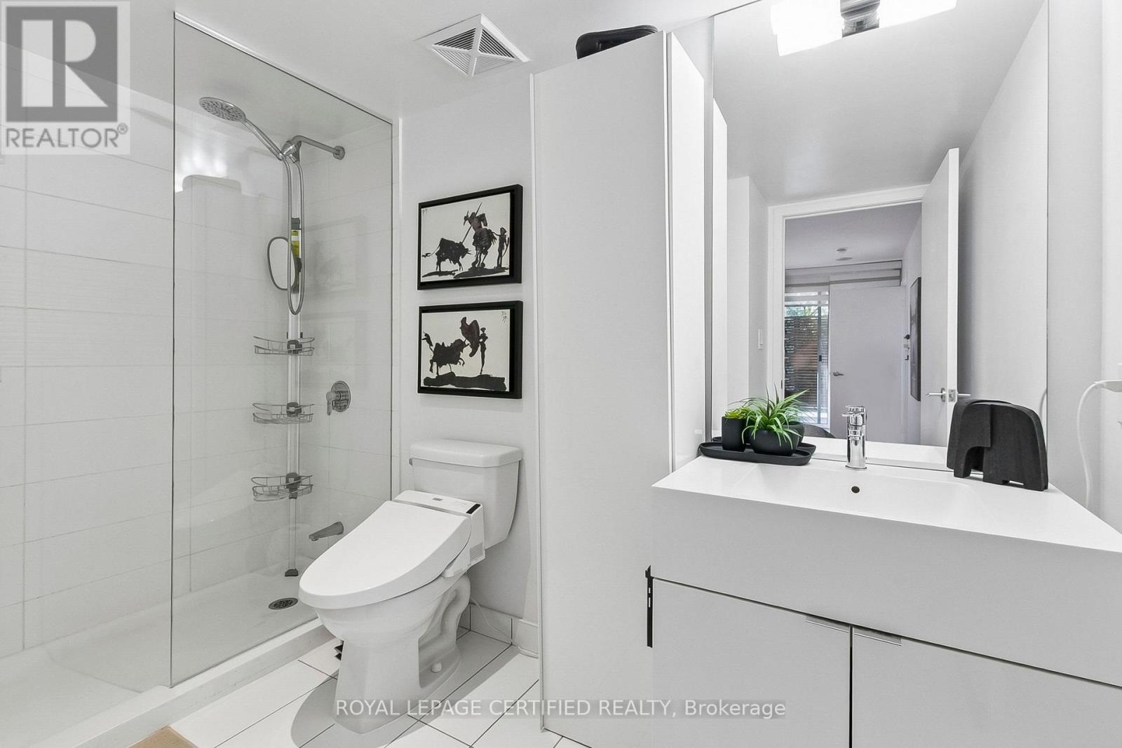 #227 10 CAPREOL COURT - 33