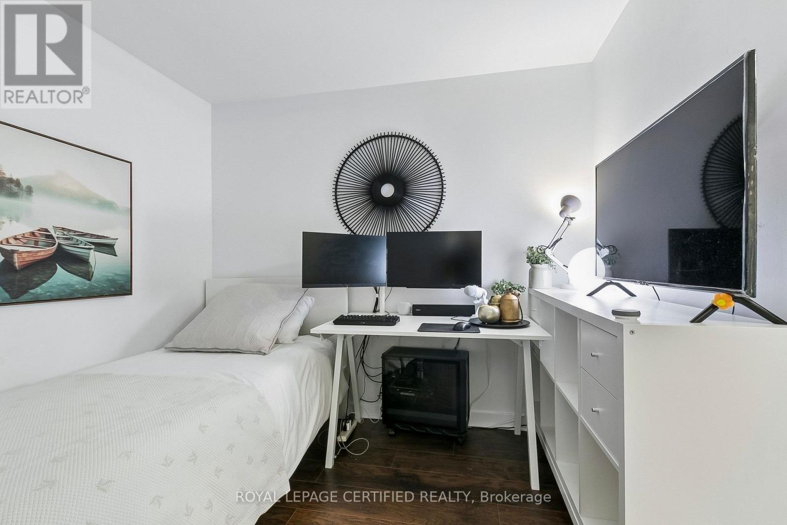 #227 10 CAPREOL COURT - 35