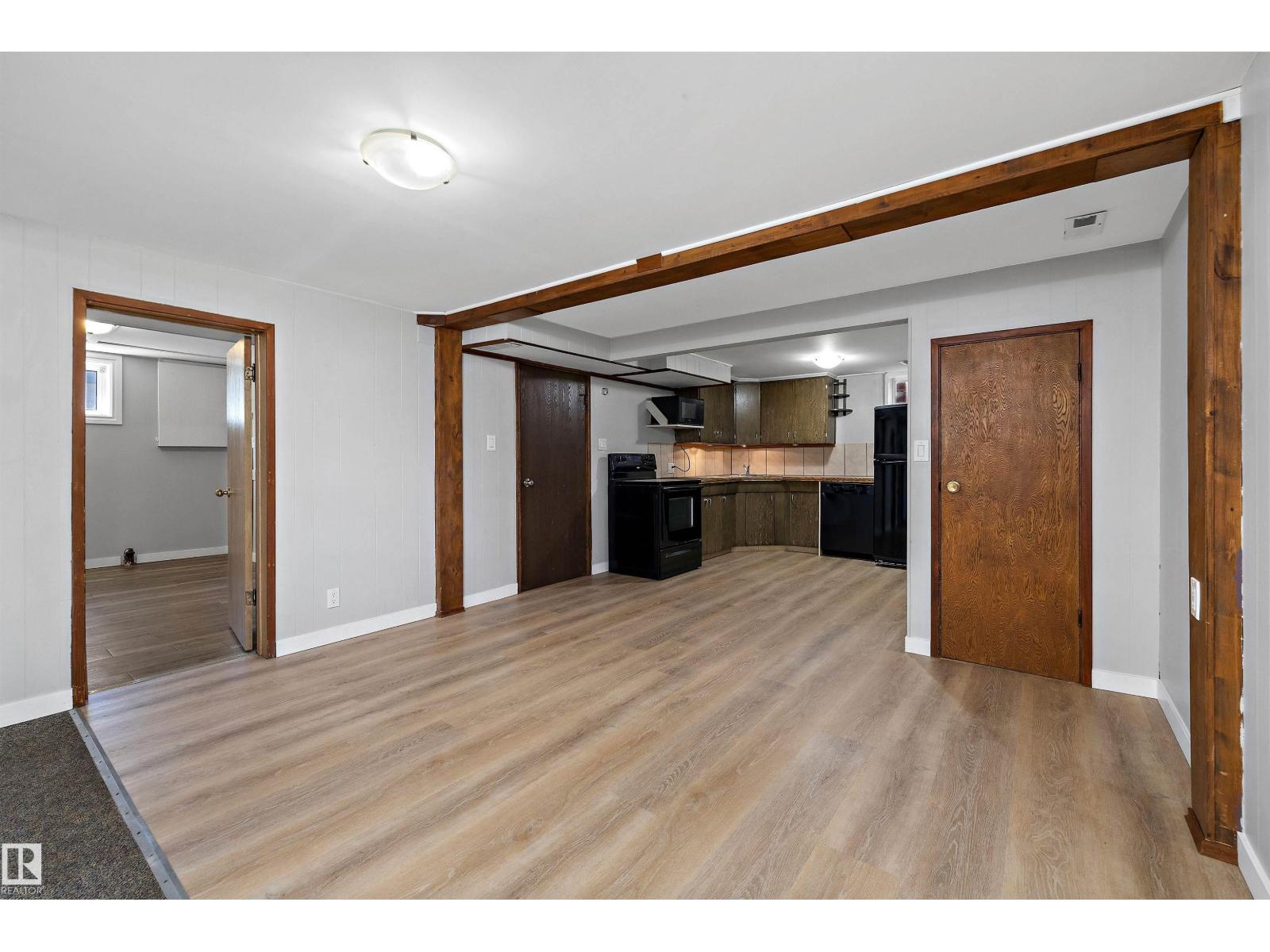 9747 66 AV NW - 21